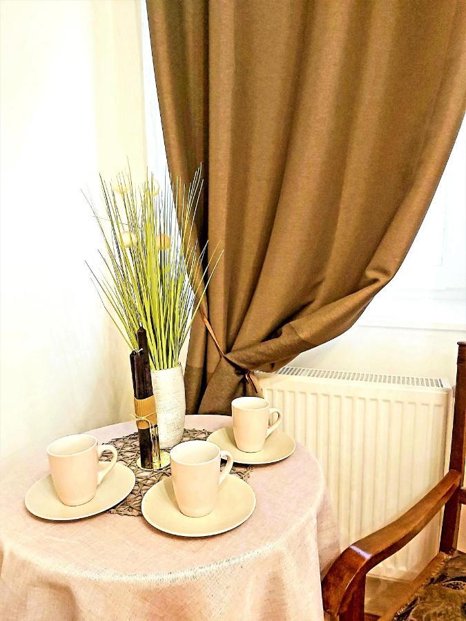 Nora Studio Apartman - Eger Apartment Bagian luar foto