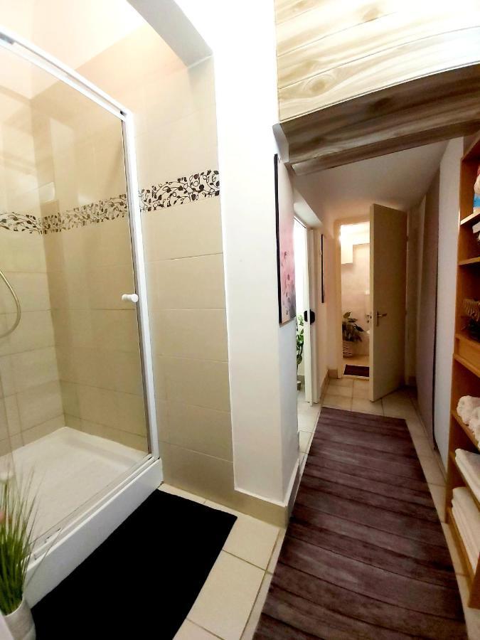 Nora Studio Apartman - Eger Apartment Bagian luar foto