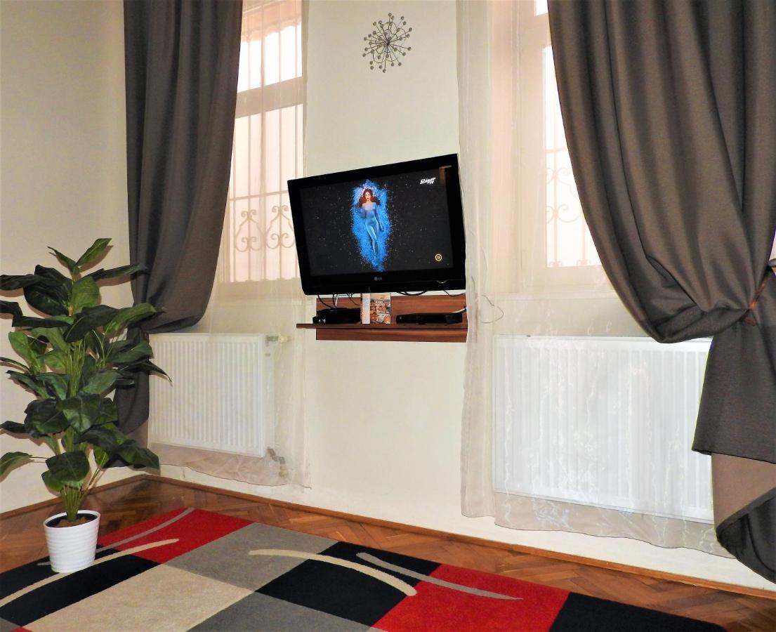 Nora Studio Apartman - Eger Apartment Bagian luar foto