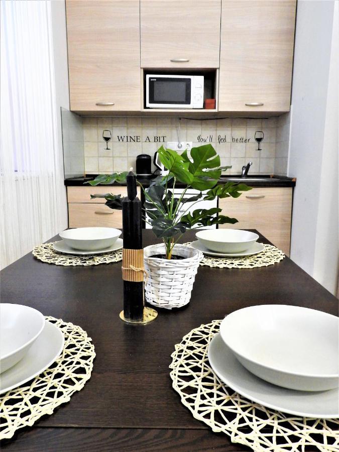 Nora Studio Apartman - Eger Apartment Bagian luar foto