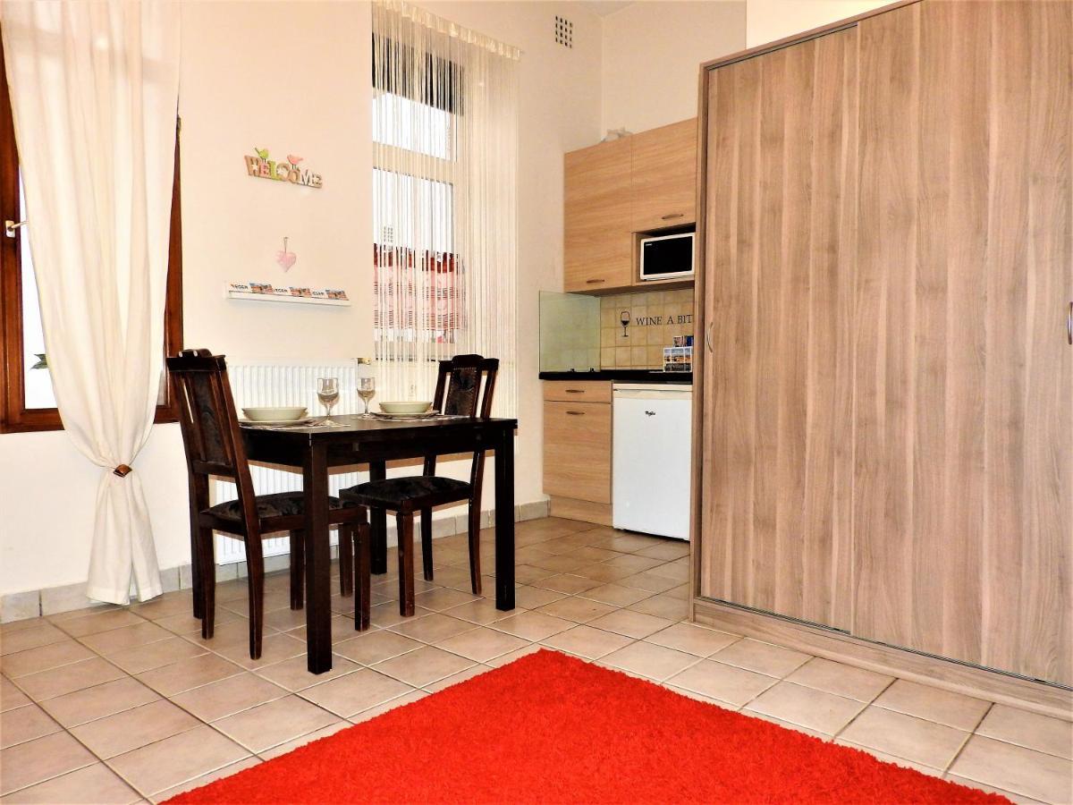 Nora Studio Apartman - Eger Apartment Bagian luar foto
