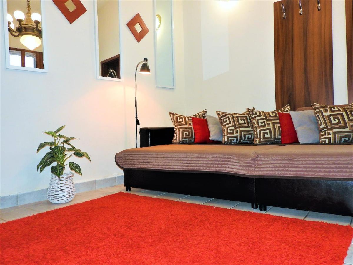 Nora Studio Apartman - Eger Apartment Bagian luar foto