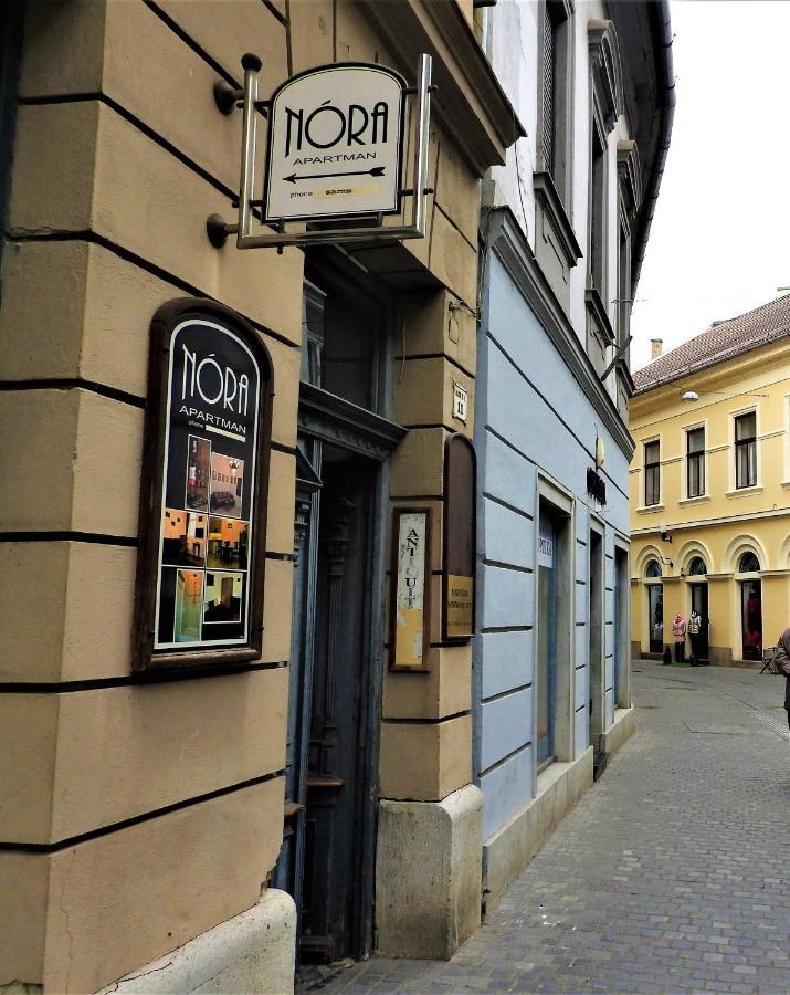 Nora Studio Apartman - Eger Apartment Bagian luar foto