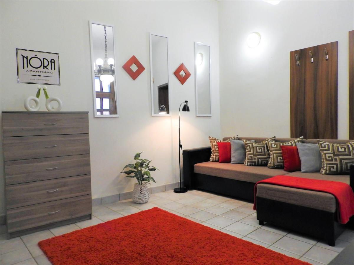 Nora Studio Apartman - Eger Apartment Bagian luar foto