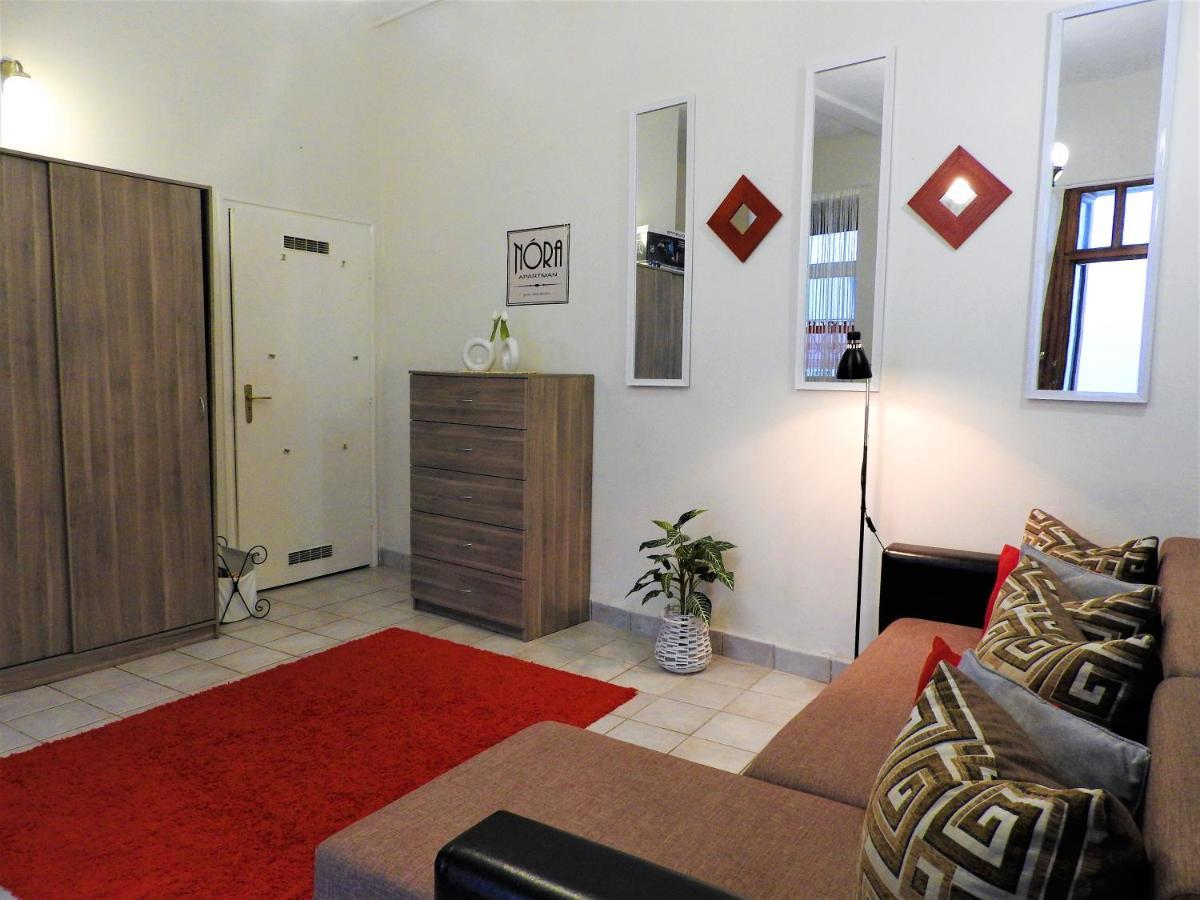 Nora Studio Apartman - Eger Apartment Bagian luar foto
