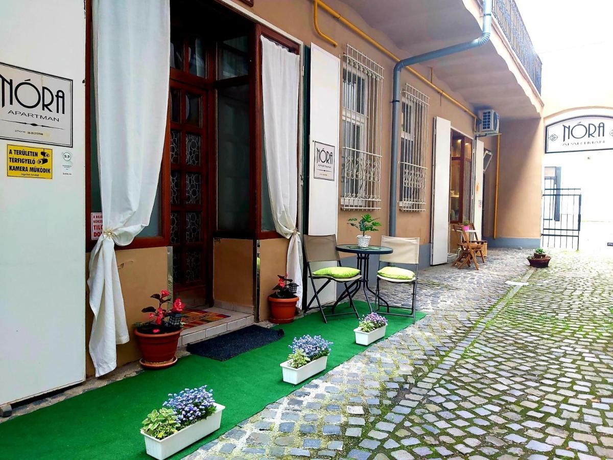 Nora Studio Apartman - Eger Apartment Bagian luar foto